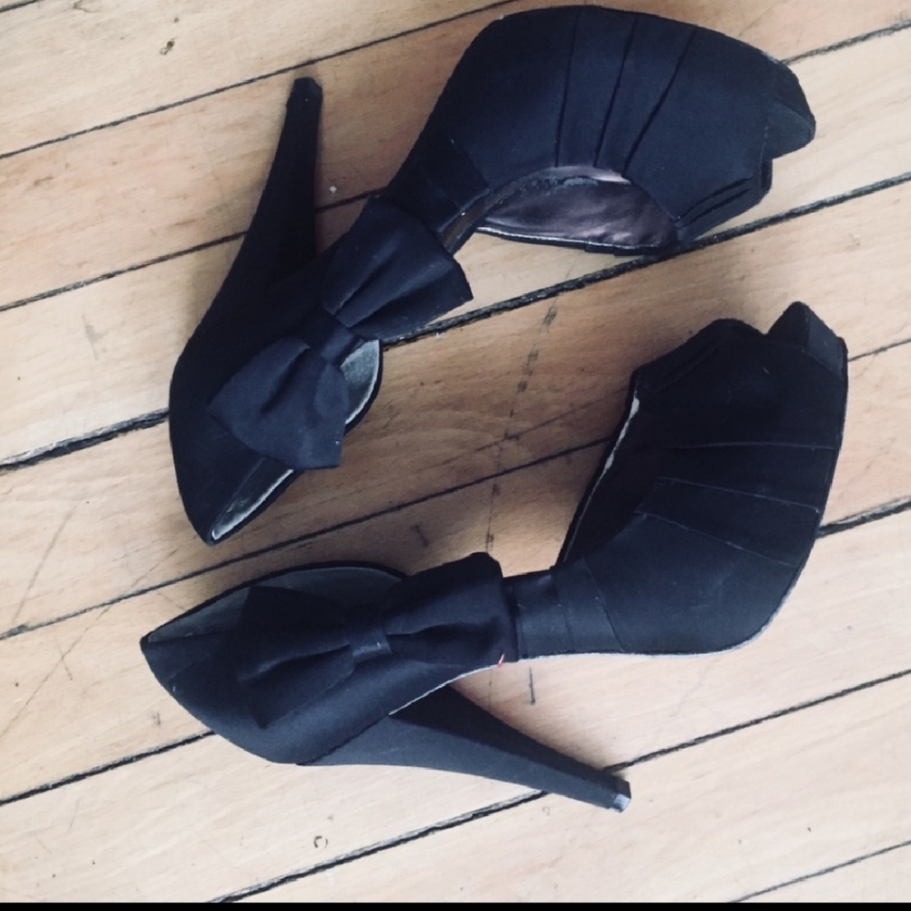 Paris Hilton Satin black heels